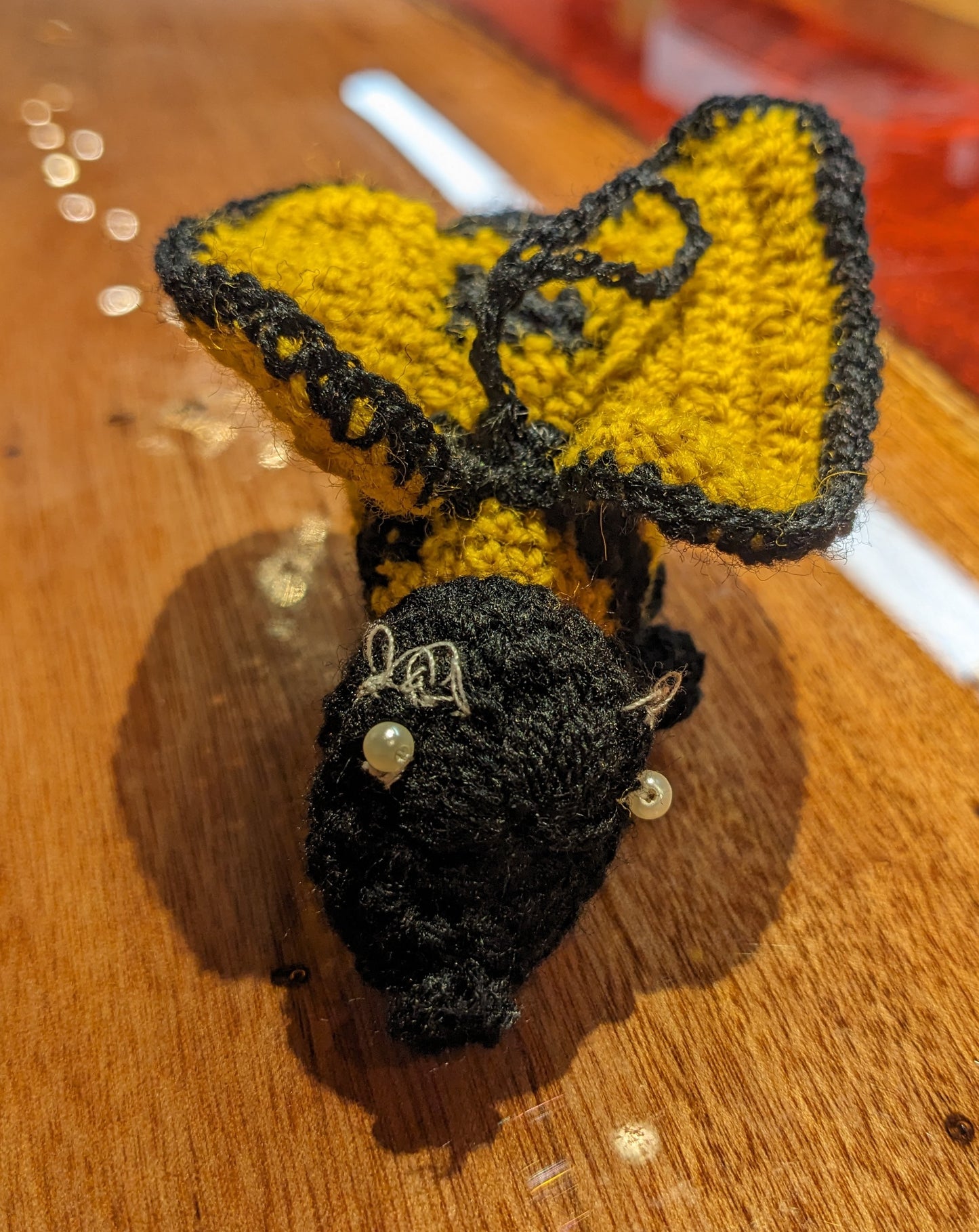 Knitted bees