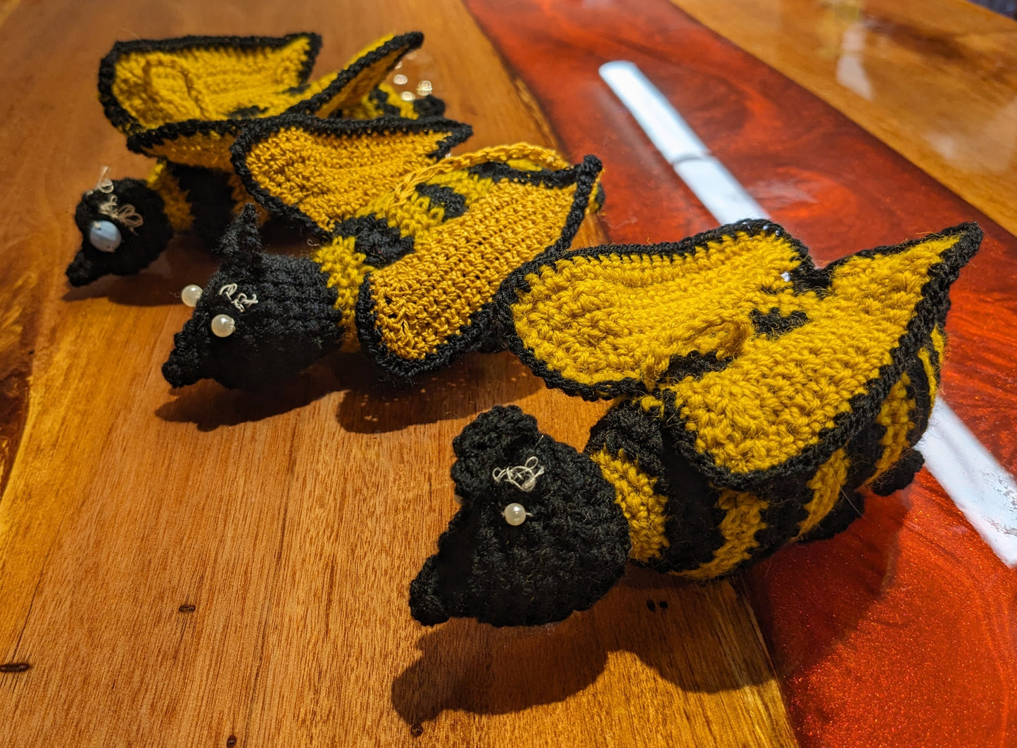 Knitted bees