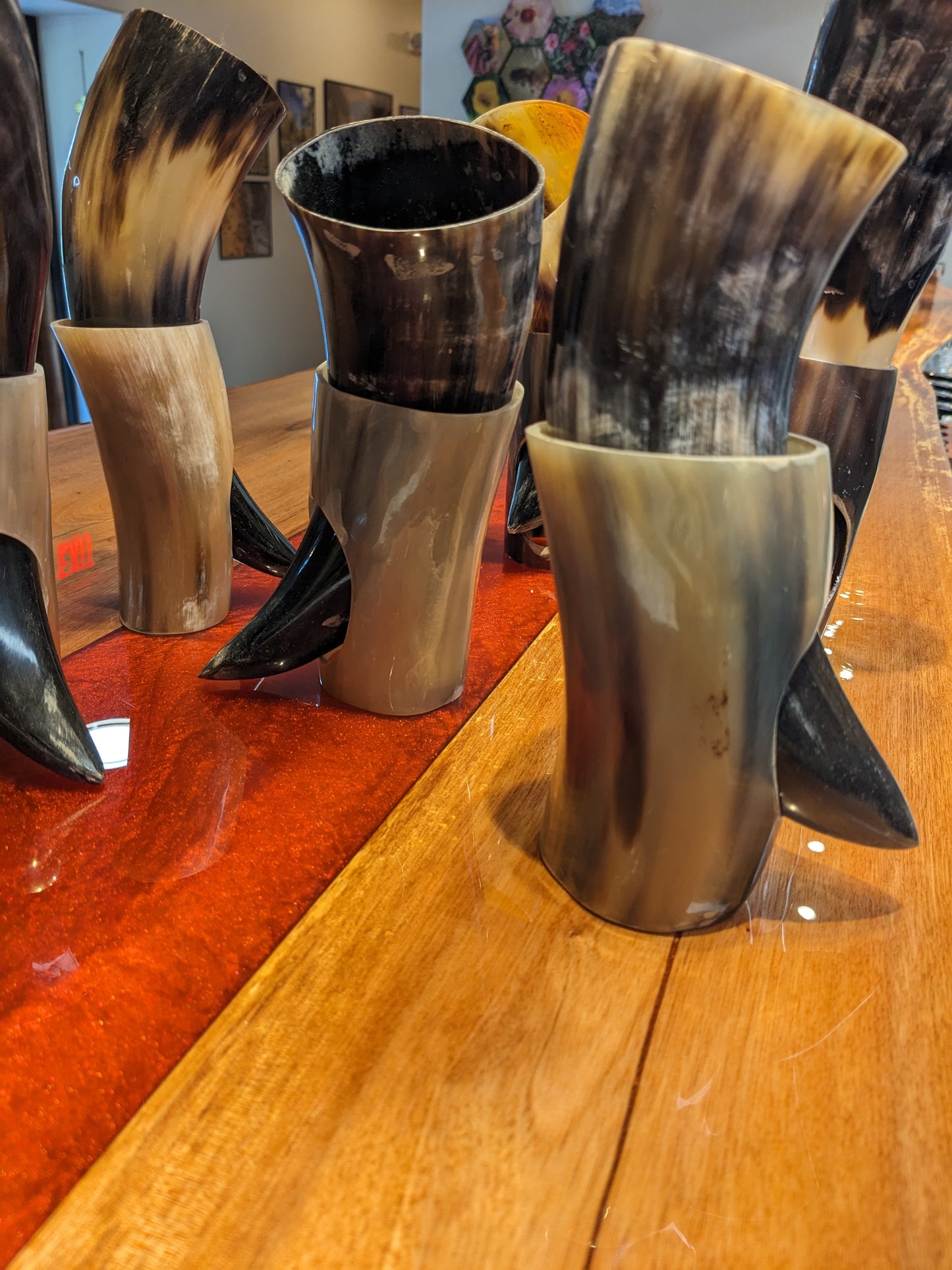 Mead Horn - Large Individual horn w/stand
